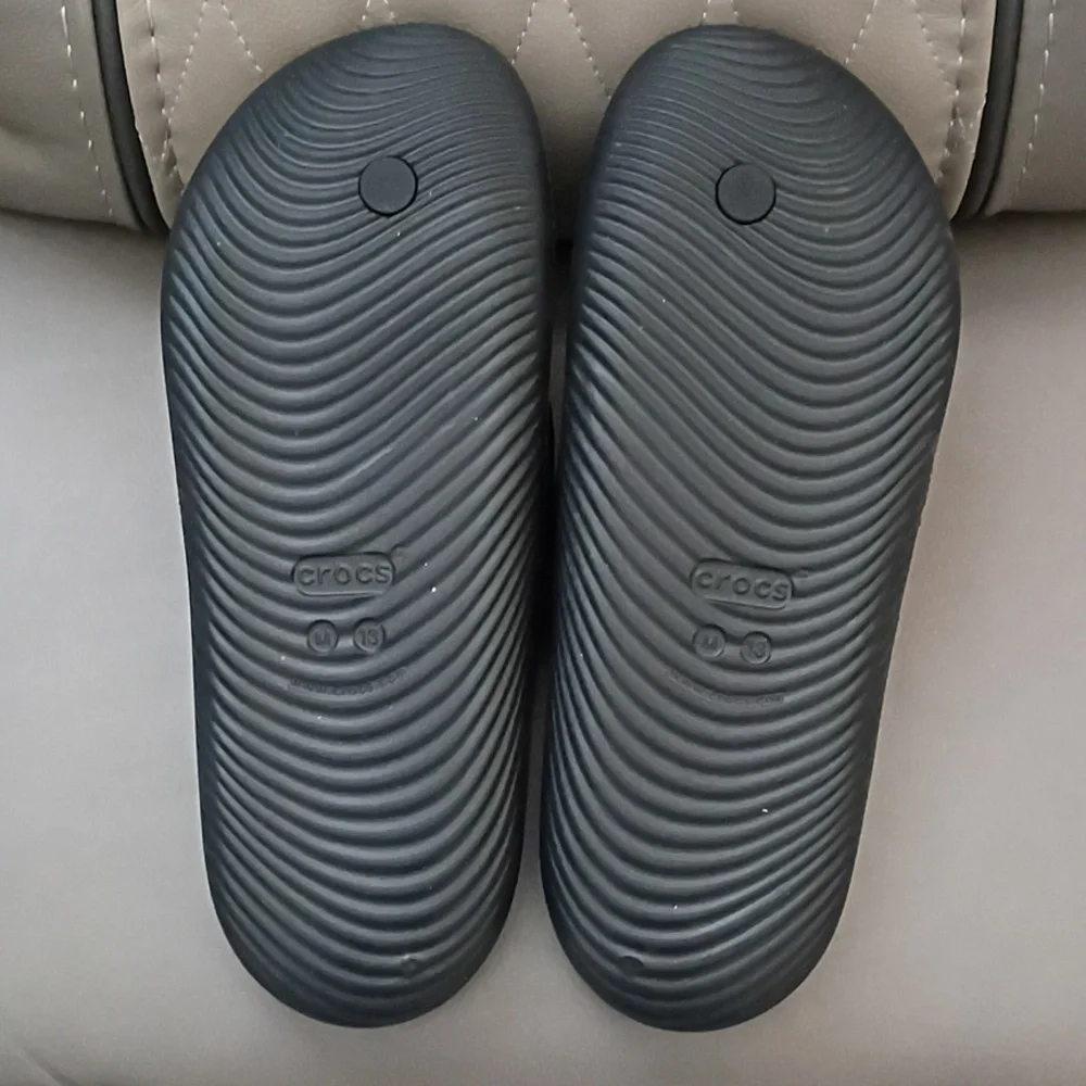 CROCS Men's Mellow Recovery Flip Flops - Picture 6 of 7